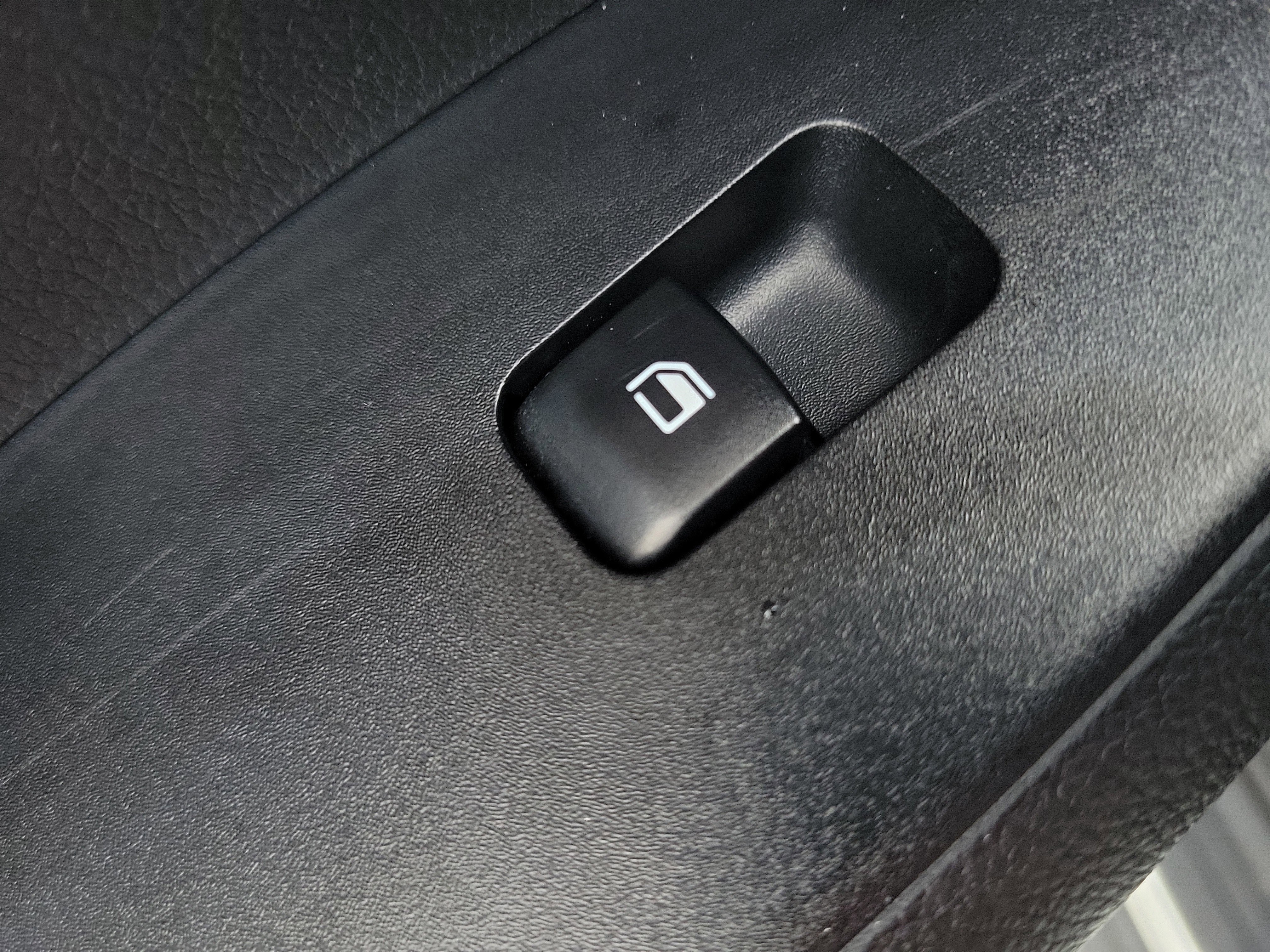 Used 2025 Kia Seltos S FWD image 14