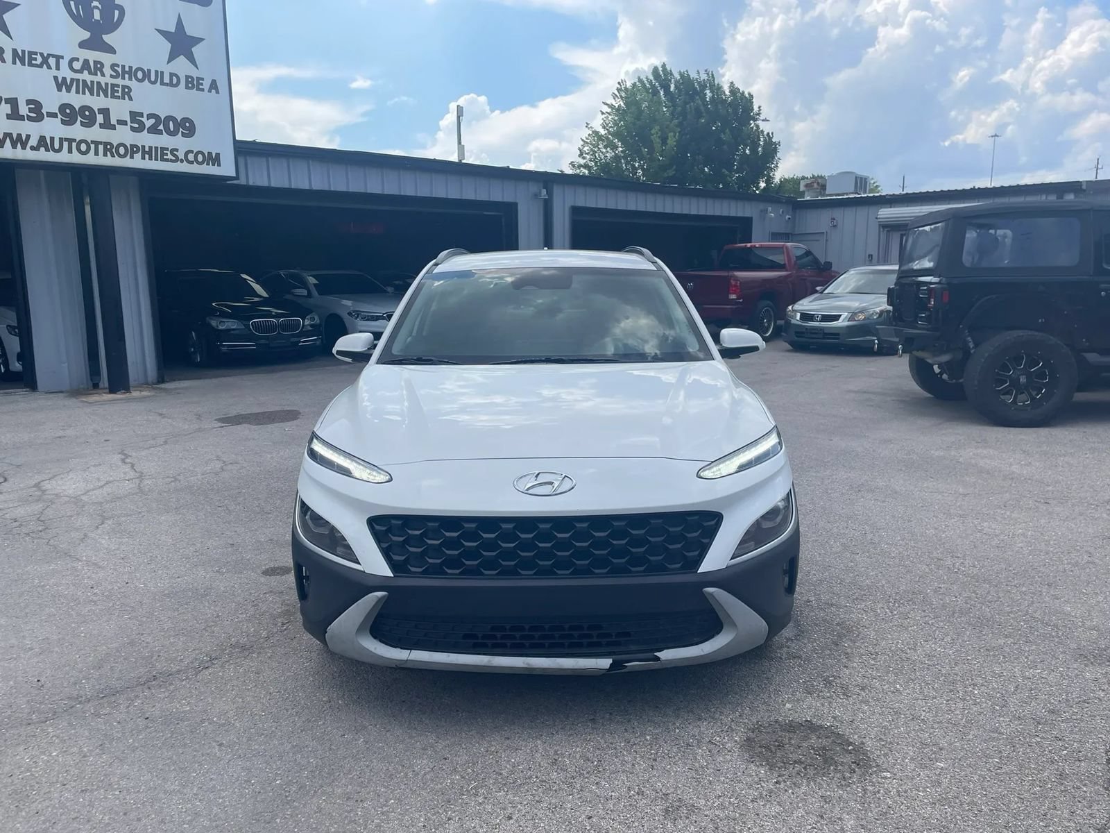 Used 2022 Hyundai Kona SEL FWD image 2