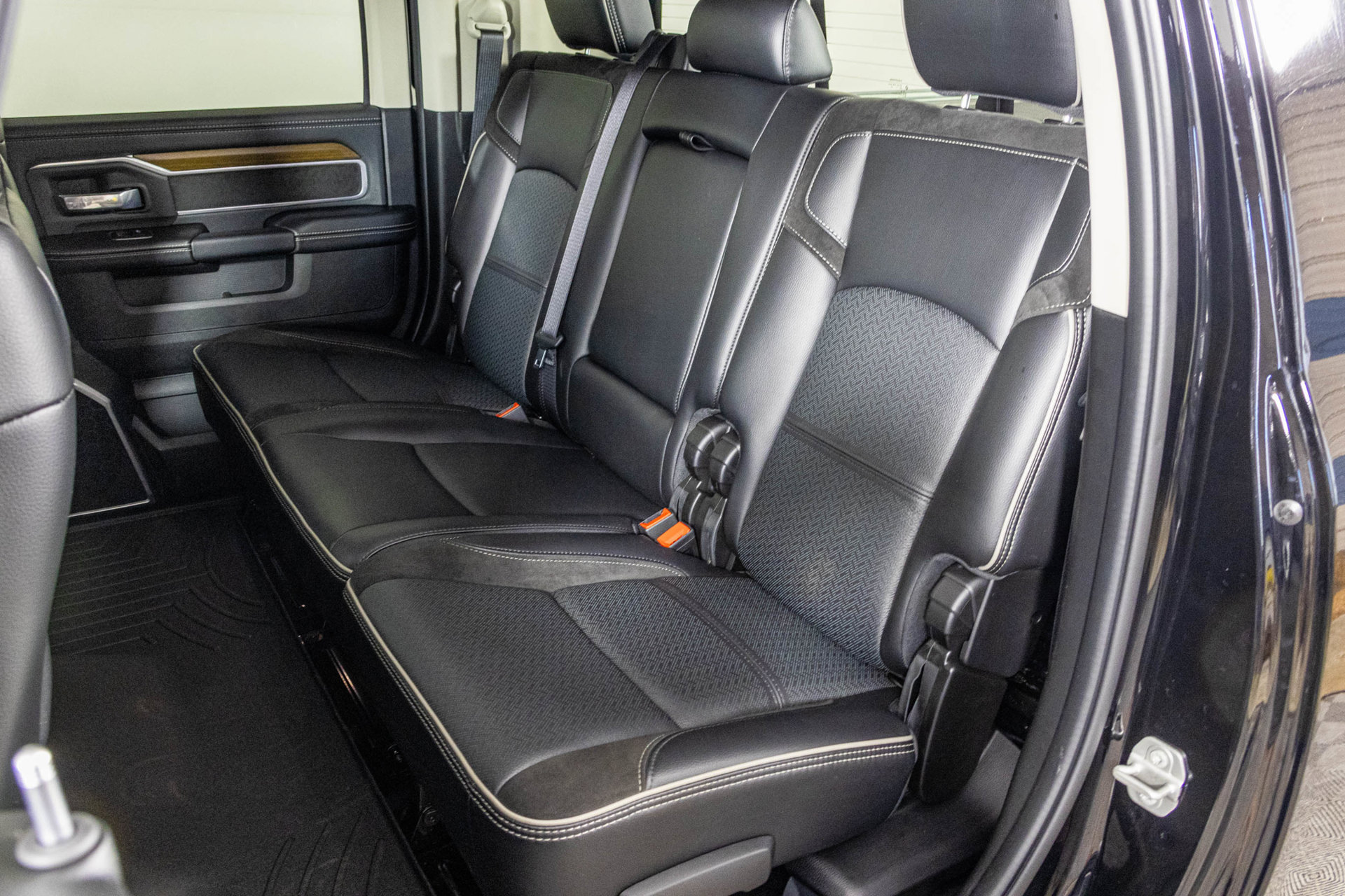 Used 2024 RAM 2500 Laramie w/ Snow Chief Group AWD/4WD image 44
