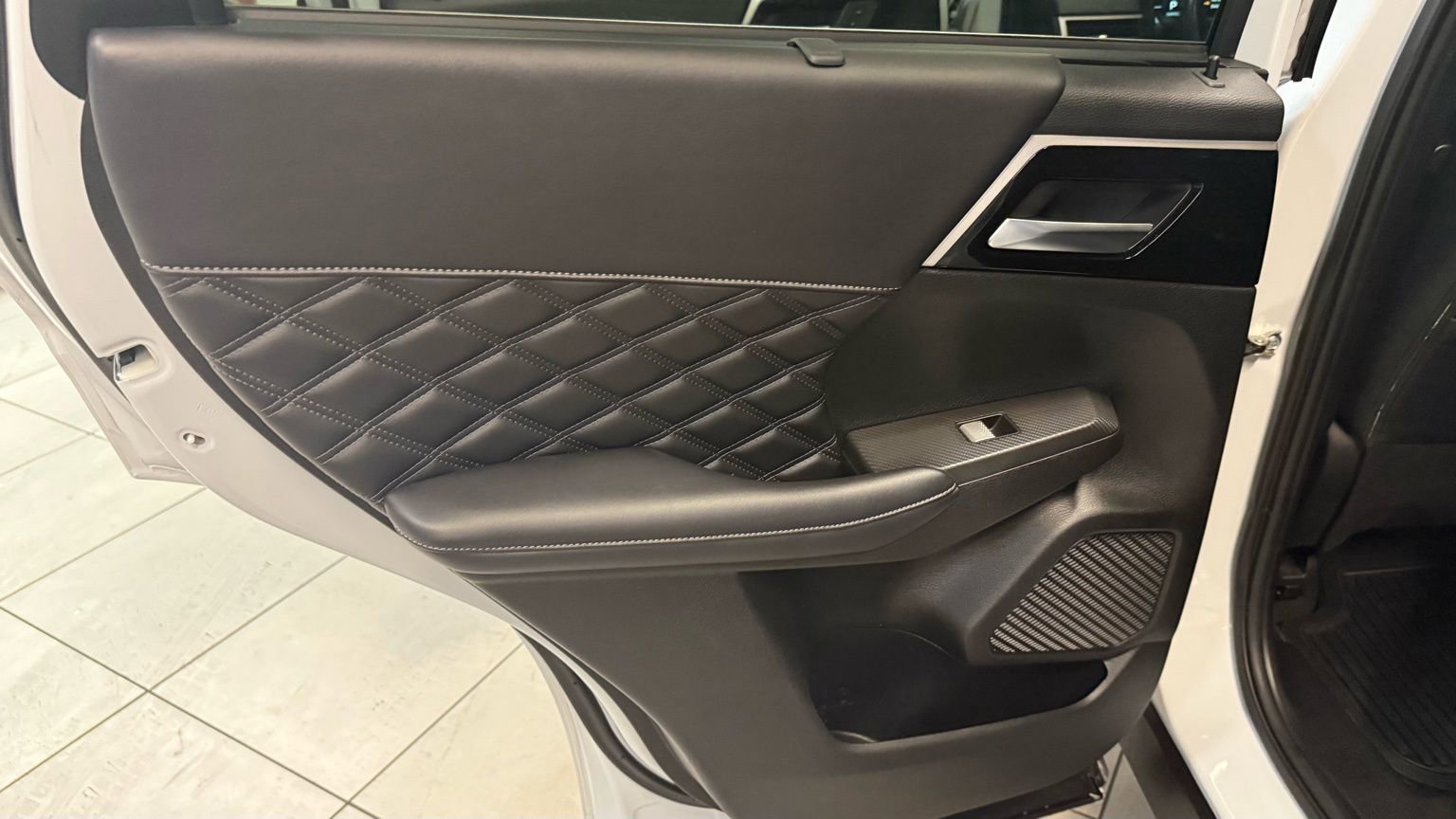 Used 2024 Mitsubishi Outlander SEL image 36