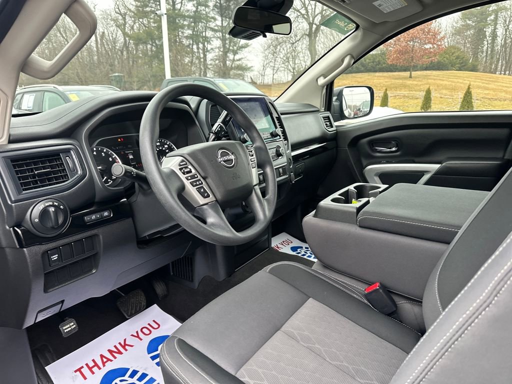 Used 2024 Nissan Titan SV image 9
