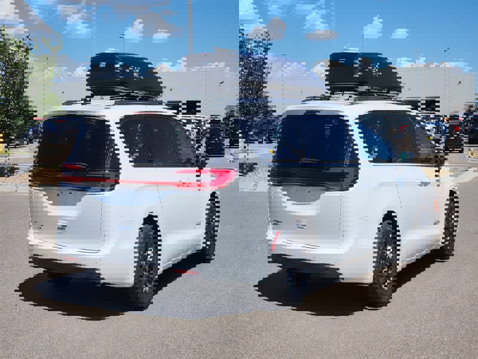 New 2025 Chrysler Pacifica Select w/ Fav Edition Package image 5