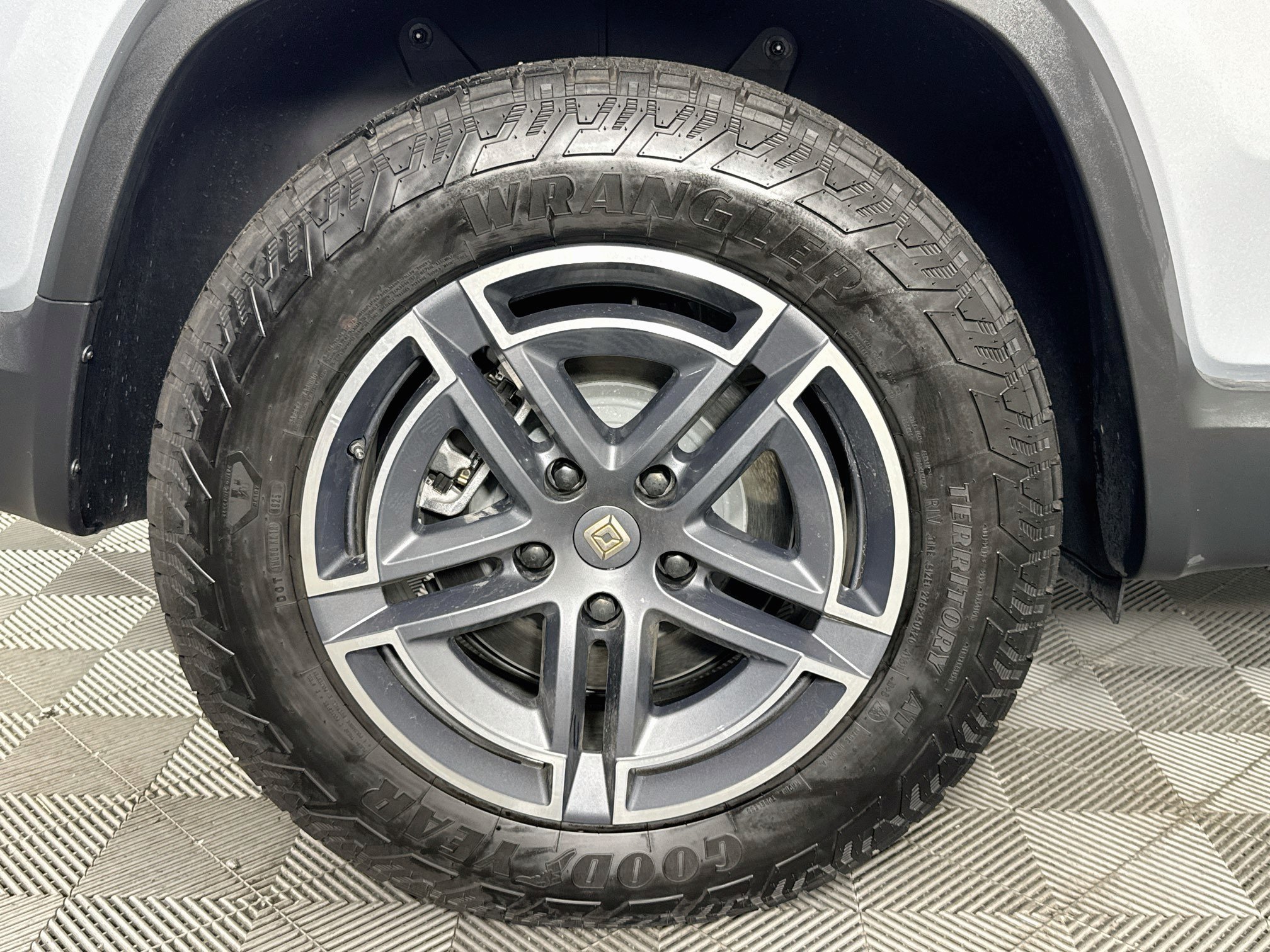 Used 2026 Rivian R1S Adventure Dual AWD/4WD image 29