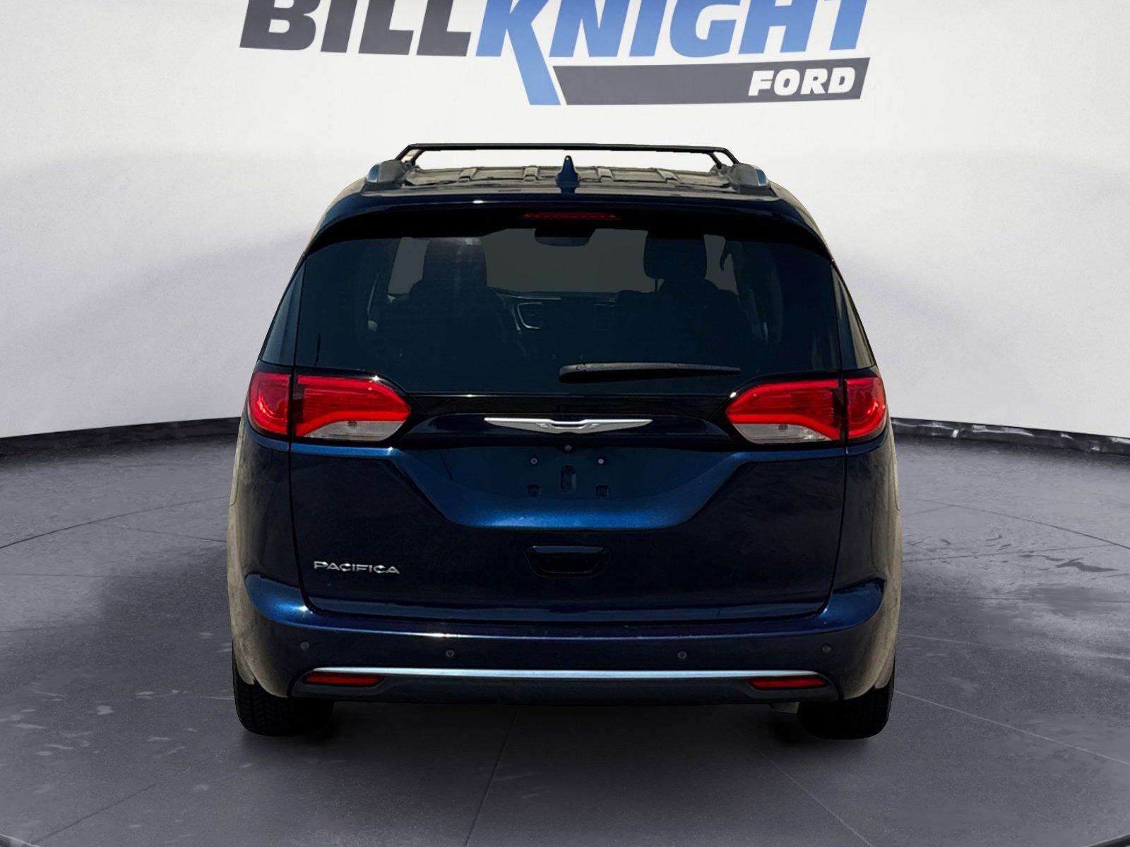 Used 2017 Chrysler Pacifica Touring-L Plus w/ Advanced Safetytec Group FWD image 4