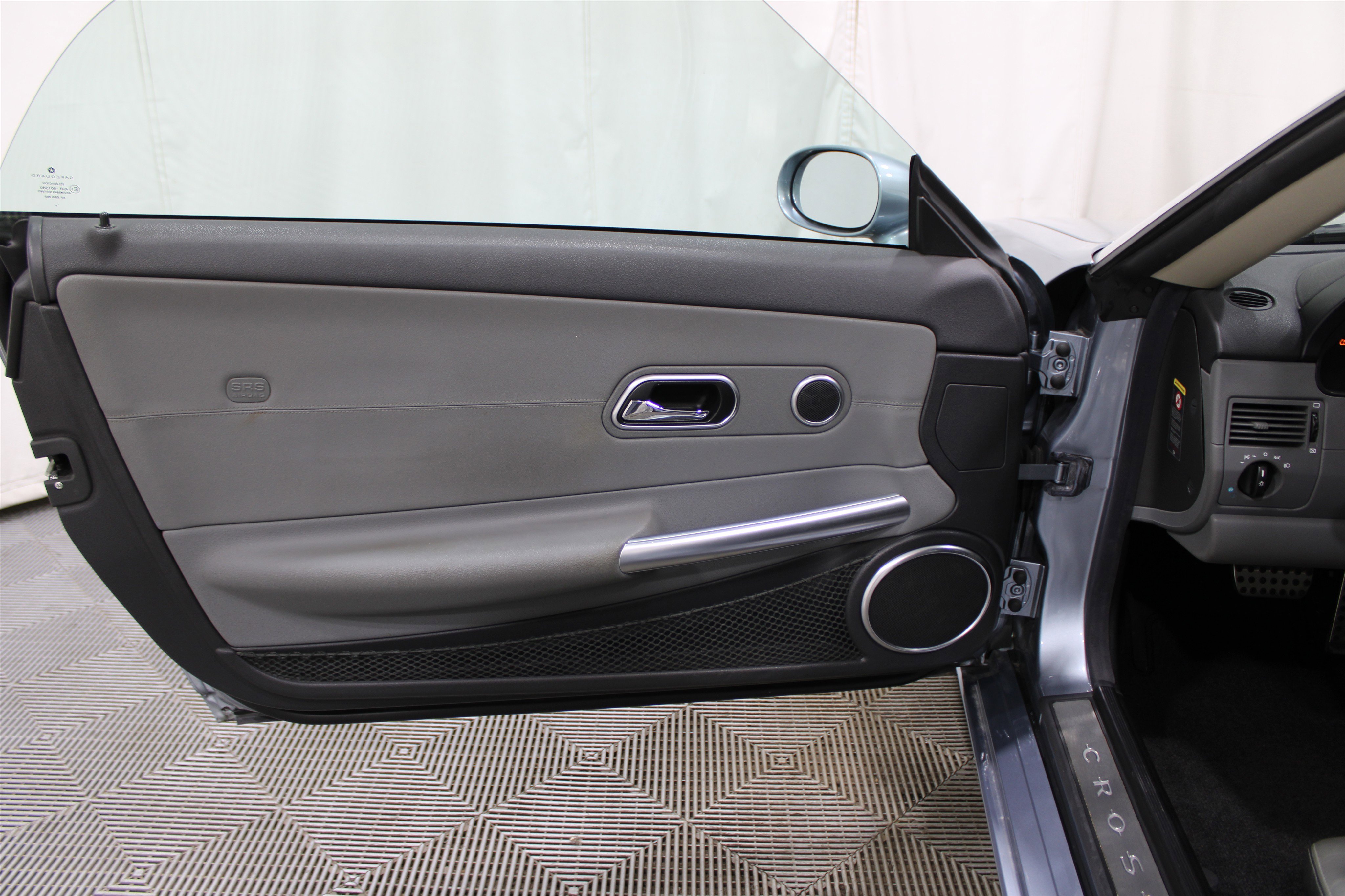 Used 2005 Chrysler Crossfire Limited image 6