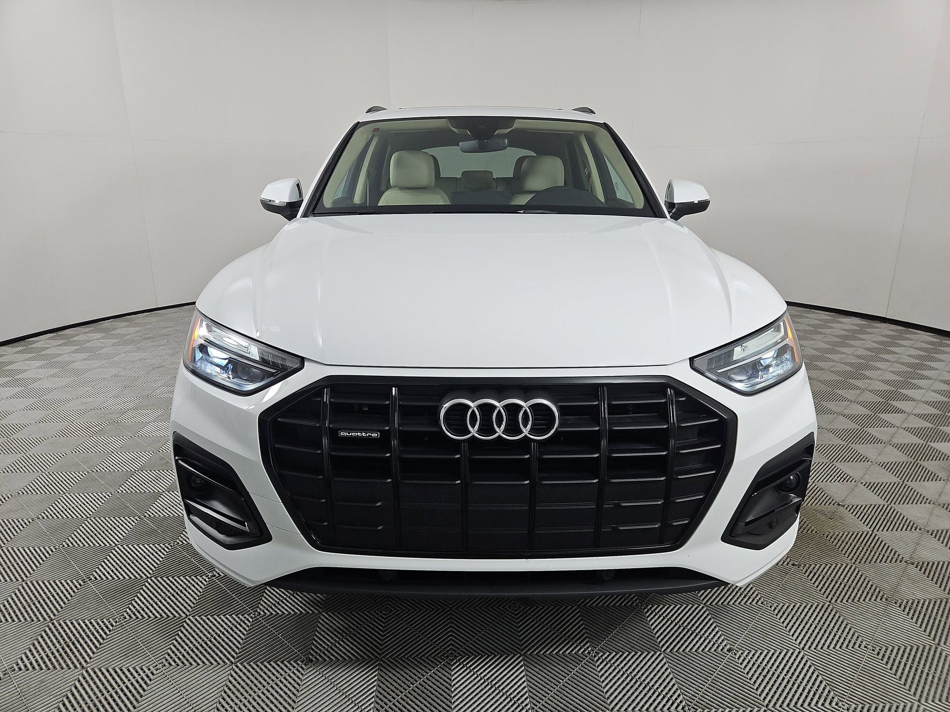 Certified 2025 Audi Q5 2.0T Premium w/ Convenience Plus Package image 2