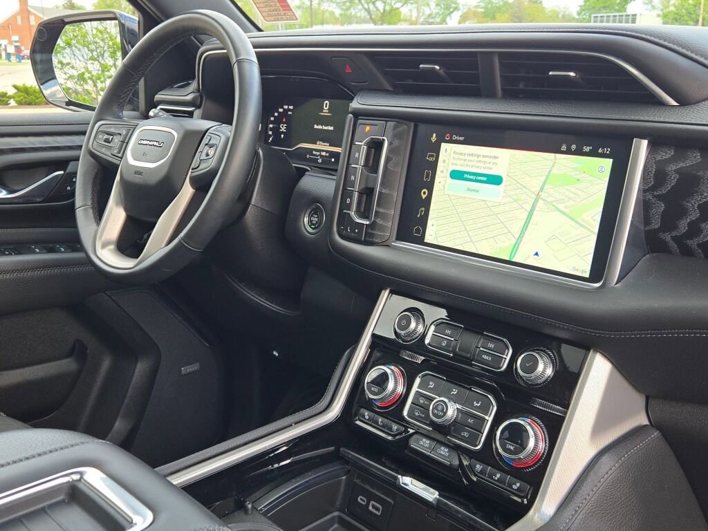 Used 2023 GMC Yukon XL Denali AWD/4WD image 8
