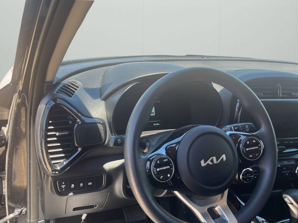 Used 2023 Kia Soul S FWD image 18