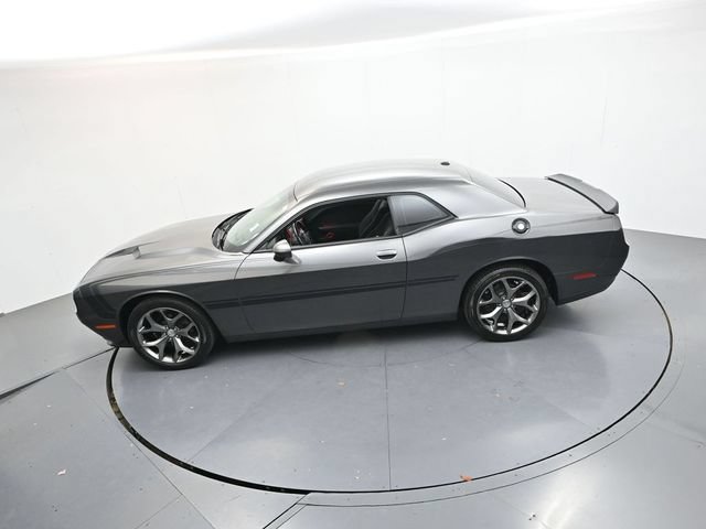 Used 2016 Dodge Challenger SXT w/ Driver Convenience Group RWD image 33