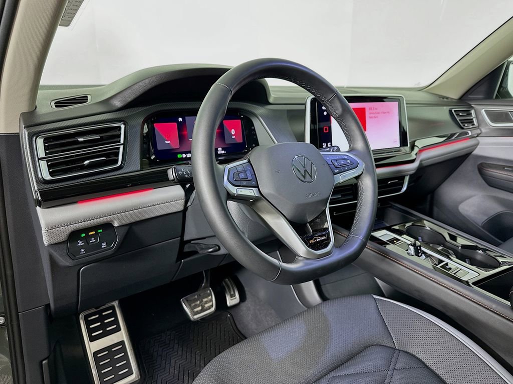 Used 2025 Volkswagen Atlas Peak Edition SE AWD/4WD image 10