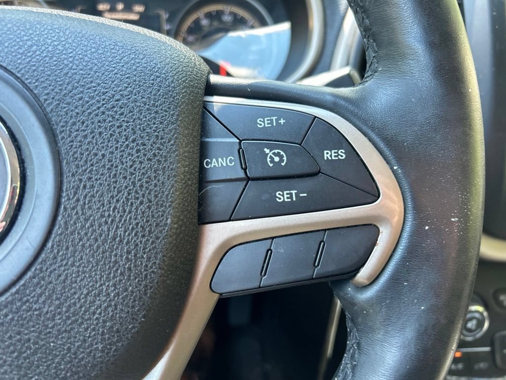 Used 2016 Jeep Cherokee Sport w/ Cold Weather Group AWD/4WD image 23