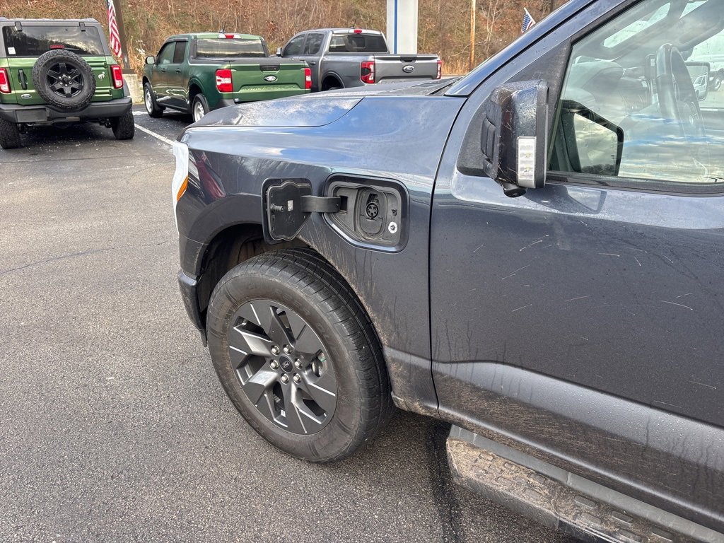 Used 2022 Ford F150 Lightning Lariat w/ Max Trailer Tow Package image 18