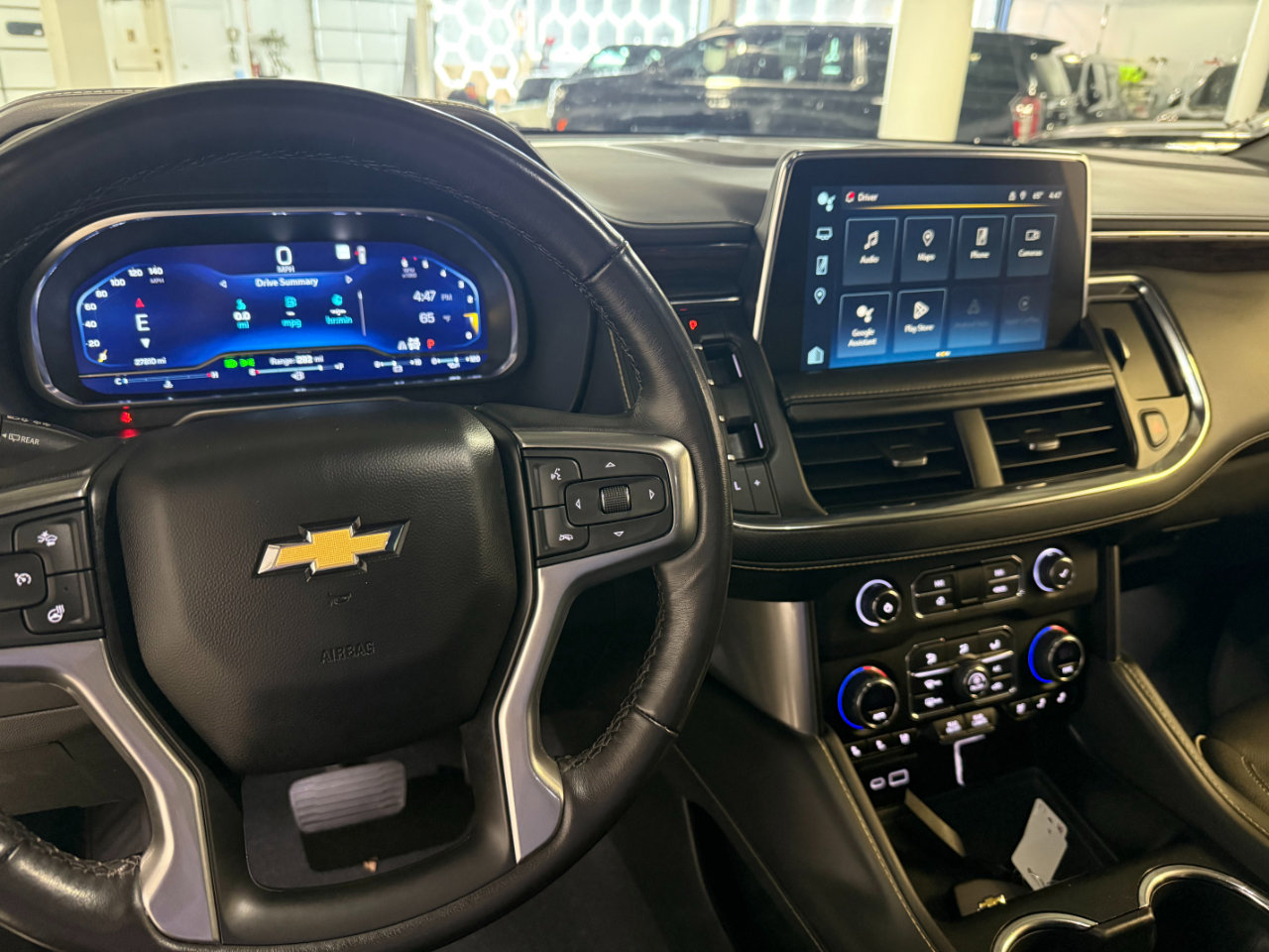 Used 2023 Chevrolet Suburban Premier image 5