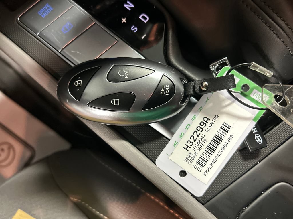 Used 2025 Hyundai Elantra Sport FWD image 20