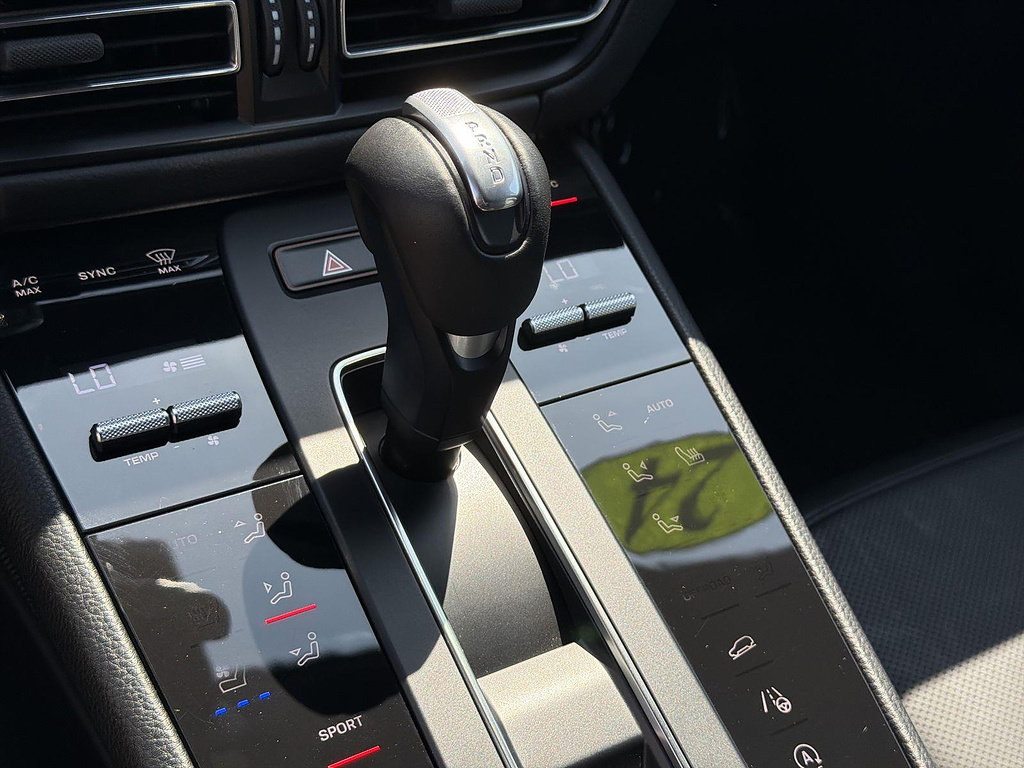 Used 2024 Porsche Macan AWD/4WD image 15