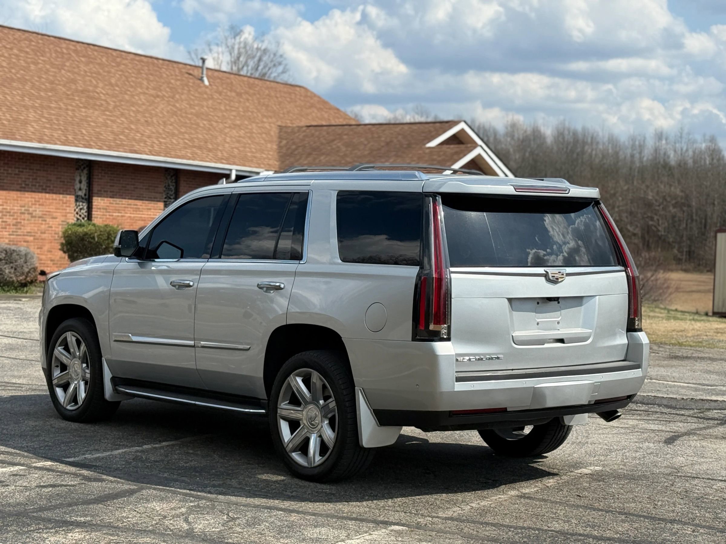 Used 2017 Cadillac Escalade Premium Luxury image 6