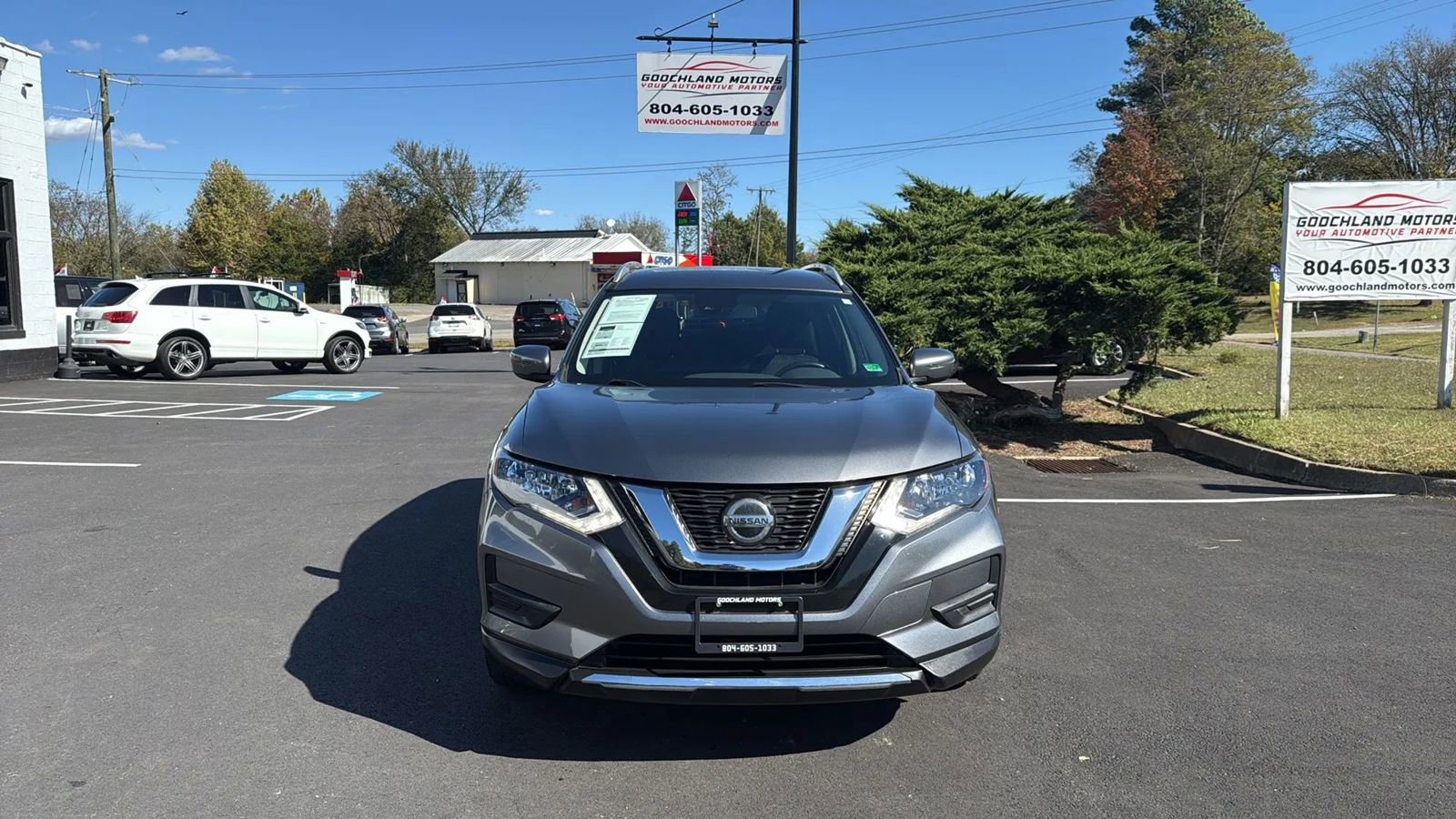 Used 2020 Nissan Rogue SV image 2