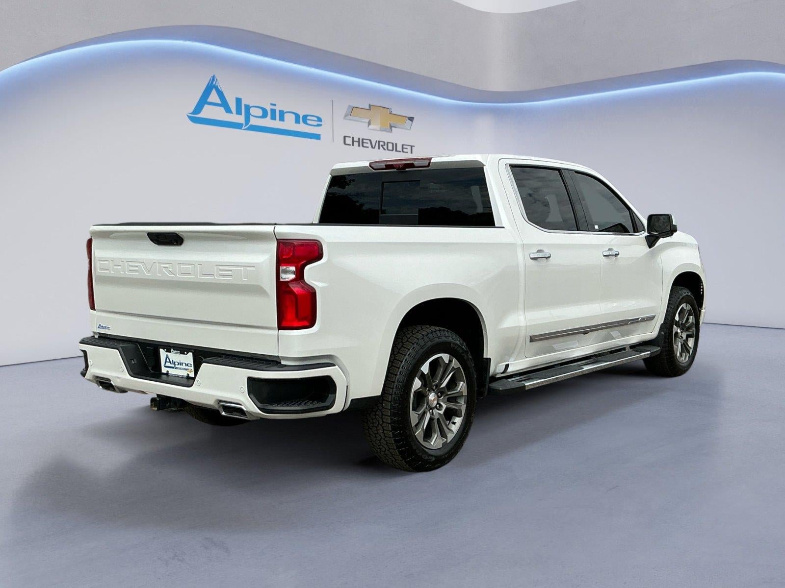 Certified 2025 Chevrolet Silverado 1500 High Country w/ Technology Package AWD/4WD image 5