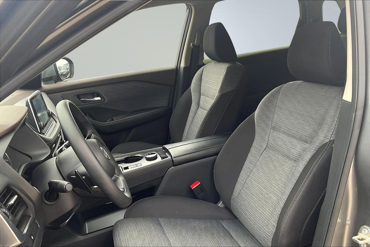 Certified 2023 Nissan Rogue SV image 32