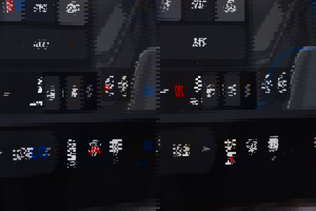 Used 2022 Rivian R1T Adventure image 7