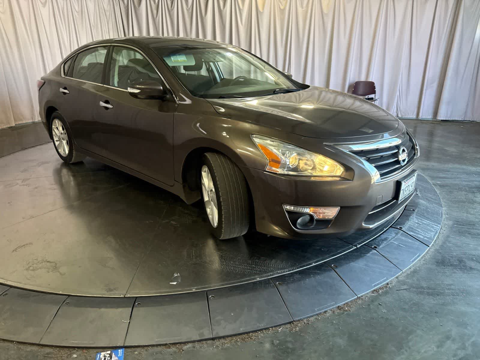 Used 2015 Nissan Altima 2.5 SV w/ Convenience Package FWD image 2