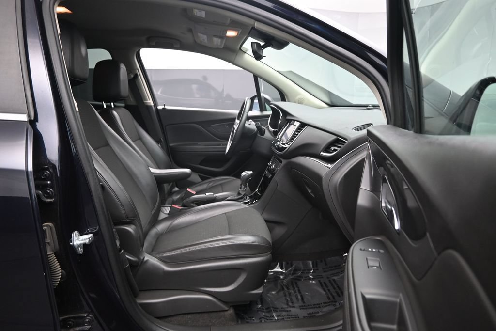 Used 2021 Buick Encore Preferred AWD/4WD image 28