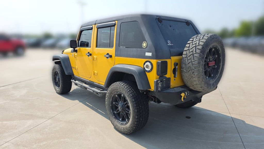 Used 2015 Jeep Wrangler Unlimited Rubicon w/ Connectivity Group AWD/4WD image 3