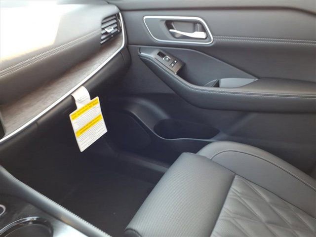 New 2026 Nissan Rogue Platinum image 24