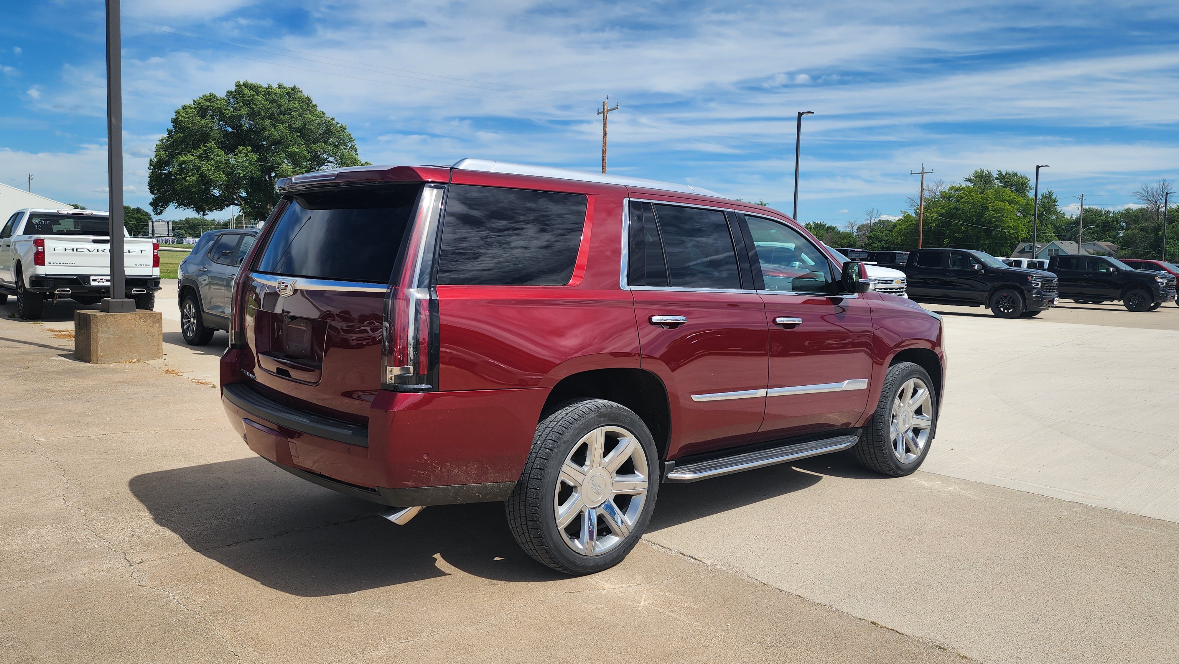 Used 2020 Cadillac Escalade Luxury AWD/4WD image 5