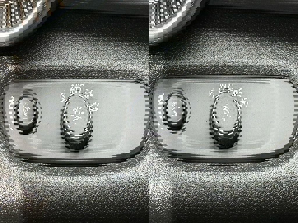 Used 2024 Chevrolet Trax ACTIV w/ Sunroof Package image 19