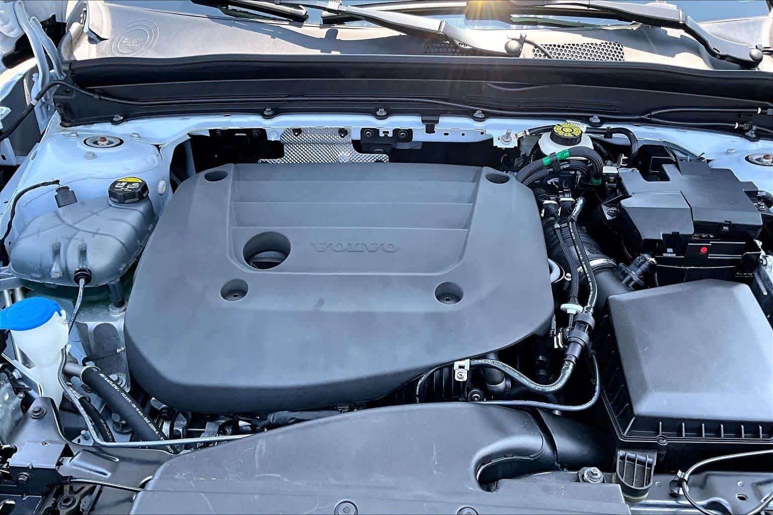 Used 2024 Volvo XC40 B5 Plus AWD/4WD image 29
