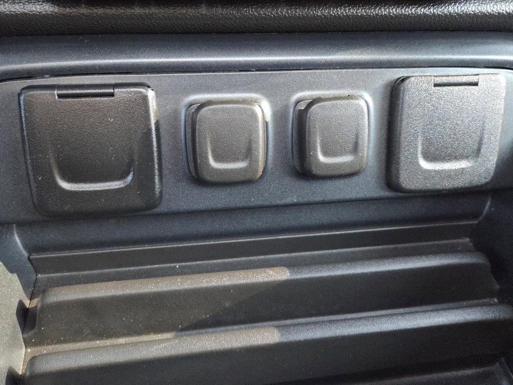 Used 2018 Chevrolet Silverado 1500 High Country image 31