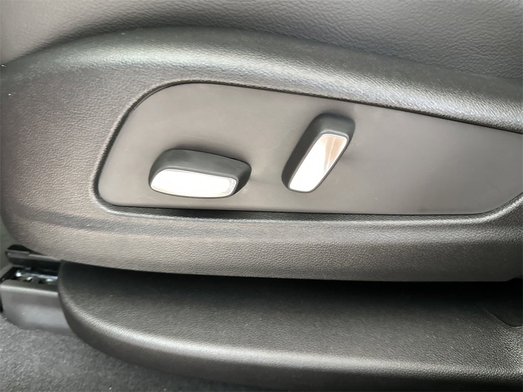 New 2025 Cadillac XT5 Luxury image 13