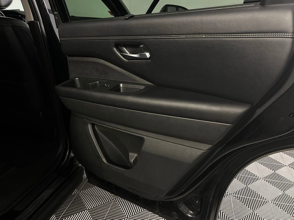 Used 2023 Nissan Pathfinder Platinum w/ Cargo Package image 28