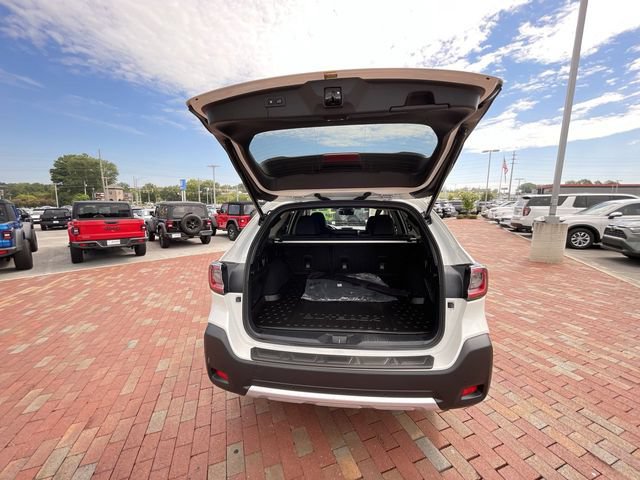 Used 2025 Subaru Outback Touring AWD/4WD image 32