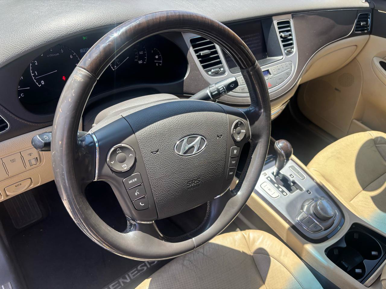 Used 2010 Hyundai Genesis 4.6 w/ Technology Pkg 5 RWD image 5