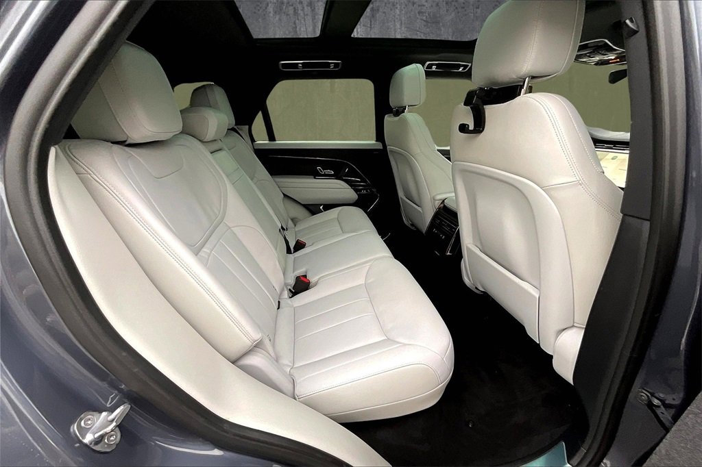 Used 2025 Land Rover Range Rover Sport image 24