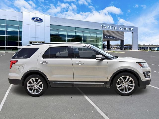 Used 2017 Ford Explorer Limited w/ Equipment Group 301A FWD image 5