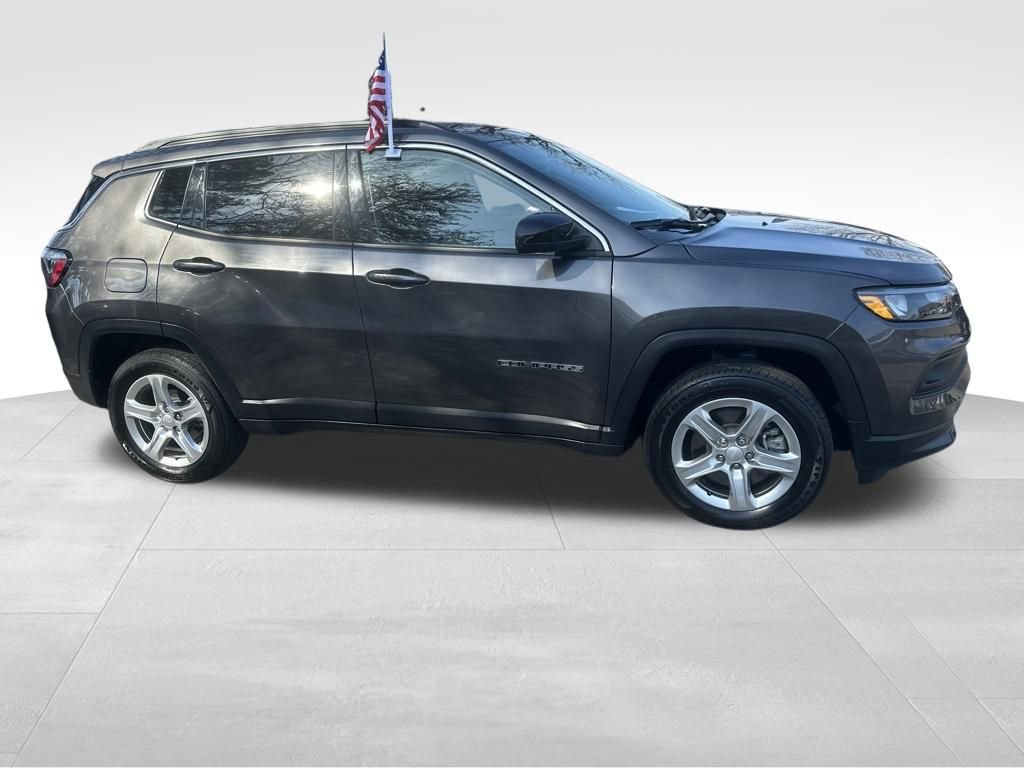 Used 2024 Jeep Compass Latitude AWD/4WD image 10