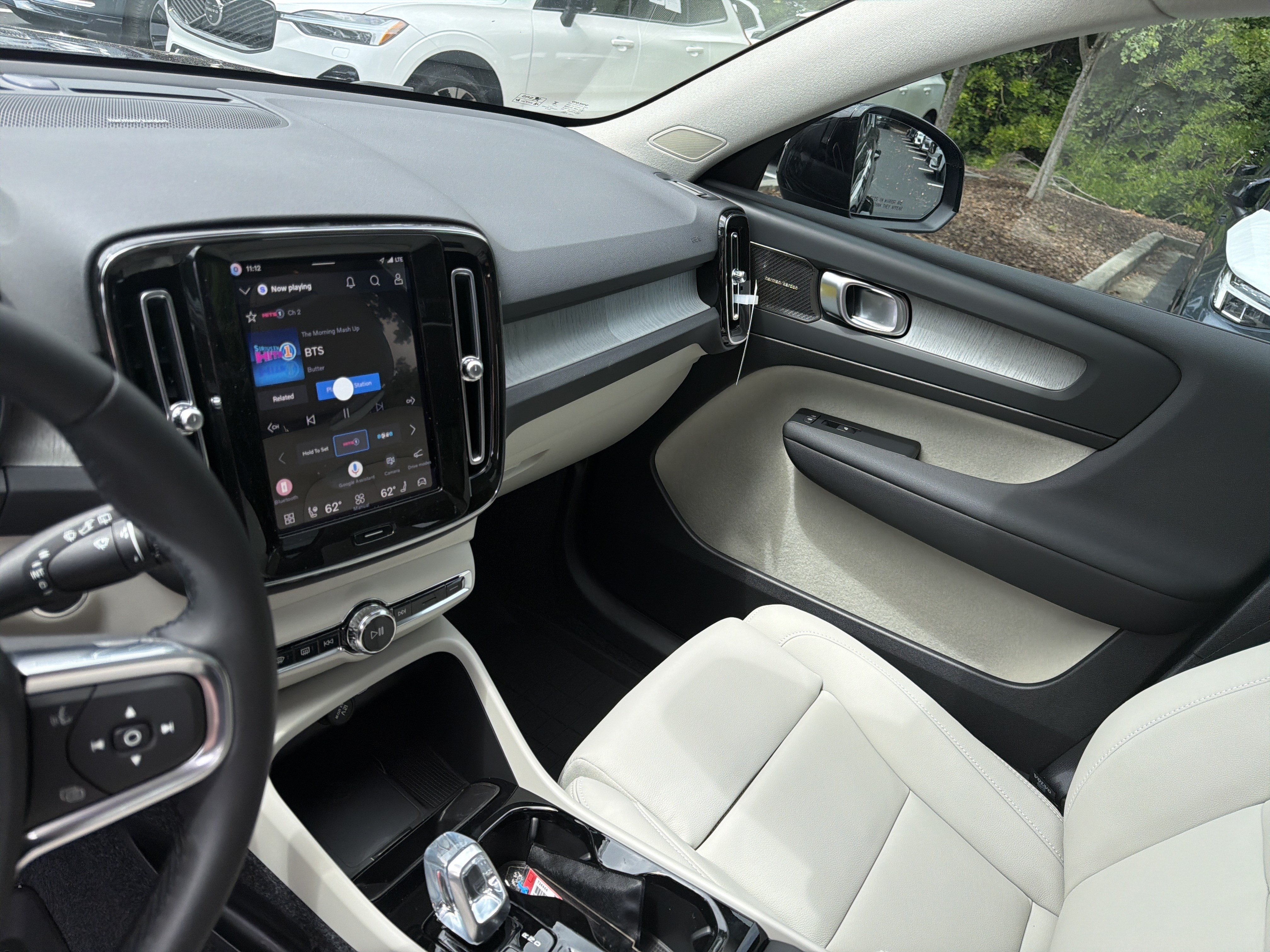 New 2026 Volvo XC40 B5 Ultra w/ Protection Package Premier AWD/4WD image 17
