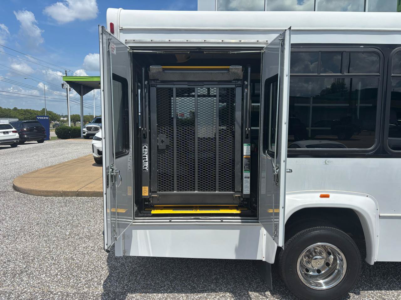 Used 2006 Ford E-350 and Econoline 350 Super Duty RWD image 8