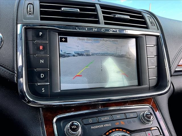 Used 2018 Lincoln Continental Select w/ Continental Climate Package AWD/4WD image 26