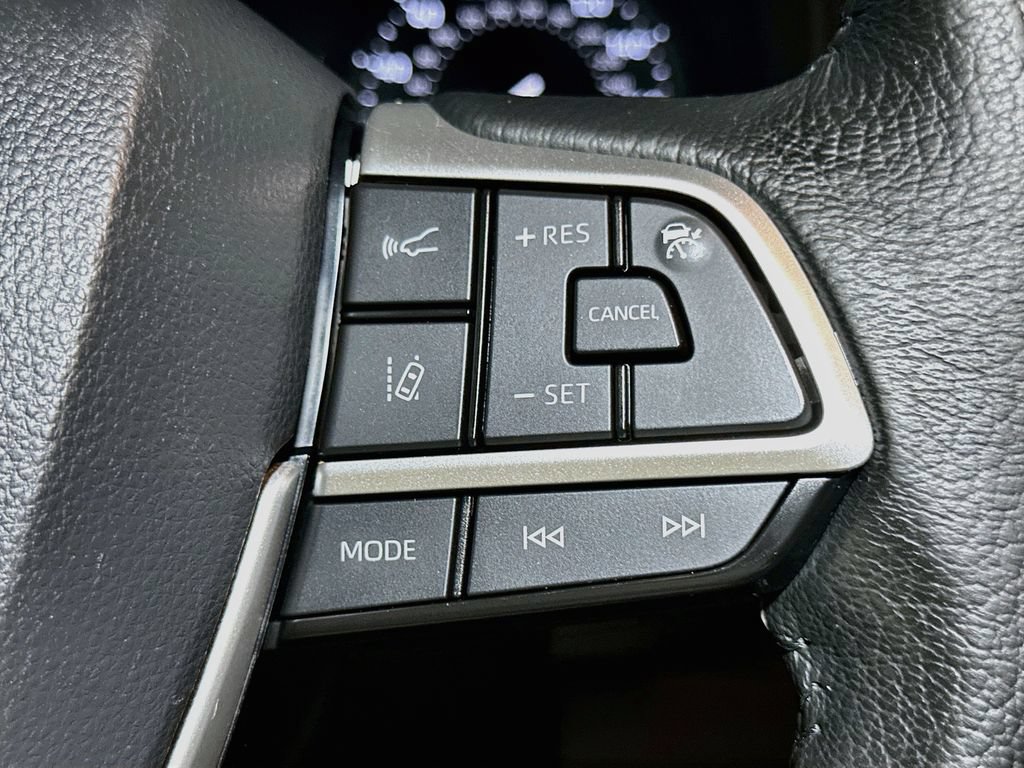 Used 2023 Toyota Sienna XLE AWD/4WD image 33