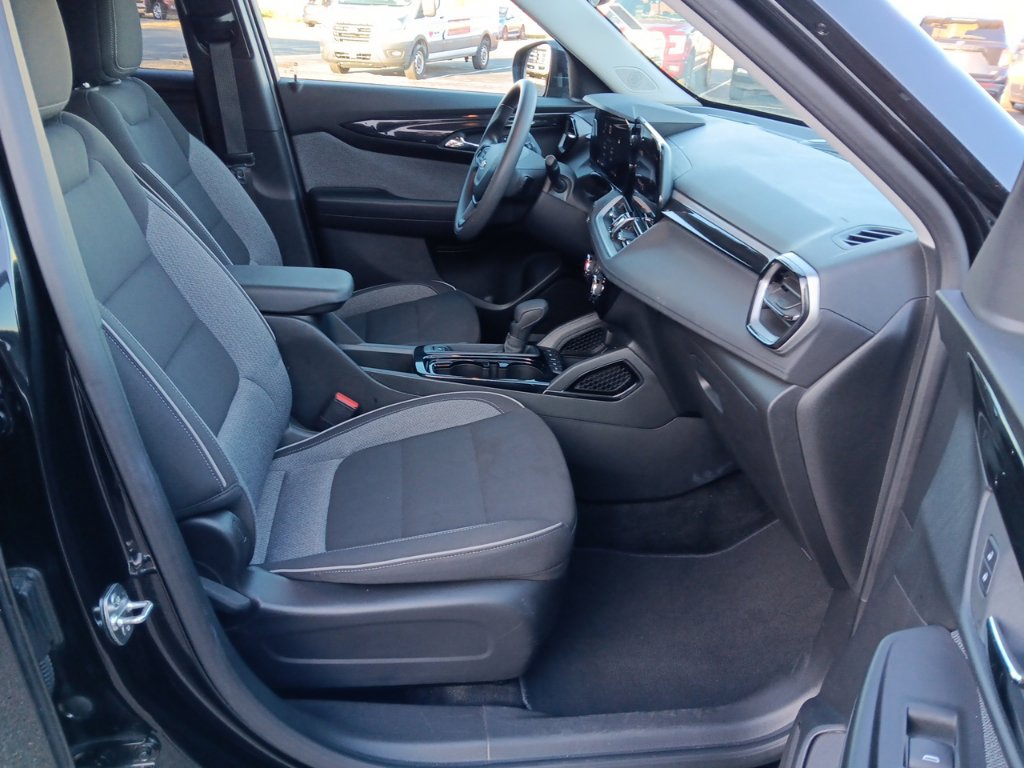 Used 2025 Chevrolet TrailBlazer LT AWD/4WD image 35