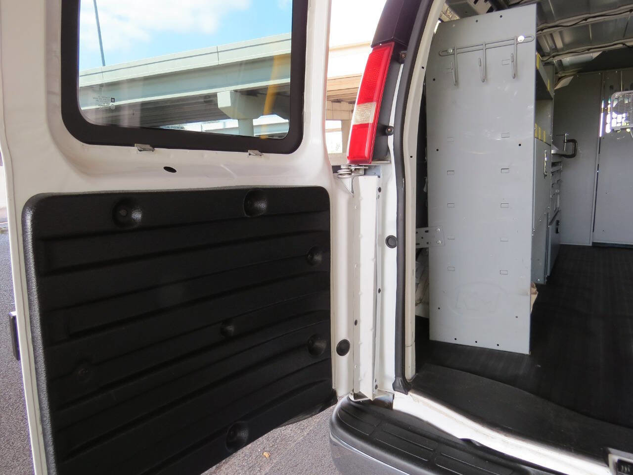 Used 2016 Chevrolet Express 3500 image 83