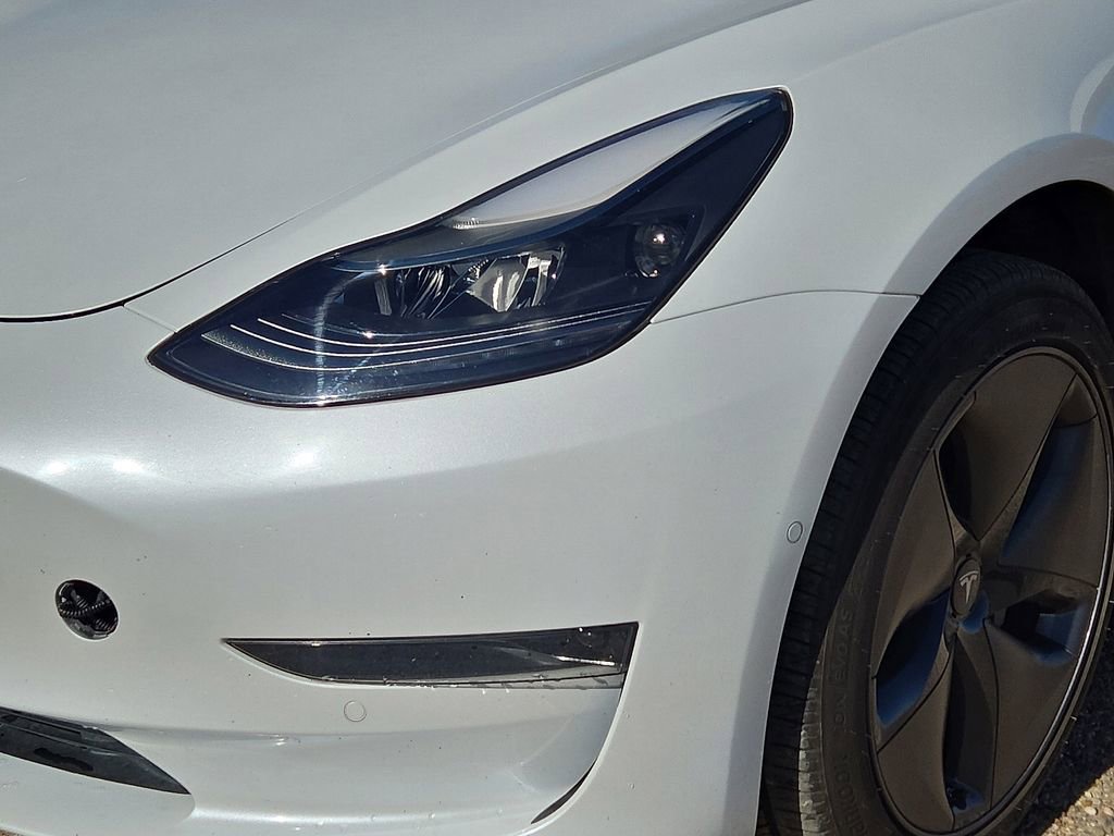Used 2019 Tesla Model 3 Standard Range image 9