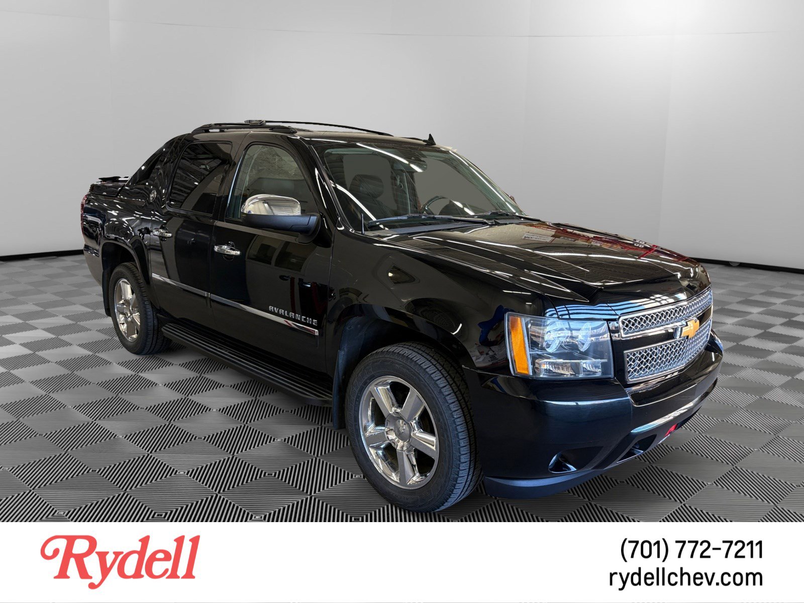 Used 2013 Chevrolet Avalanche LTZ AWD/4WD image 4