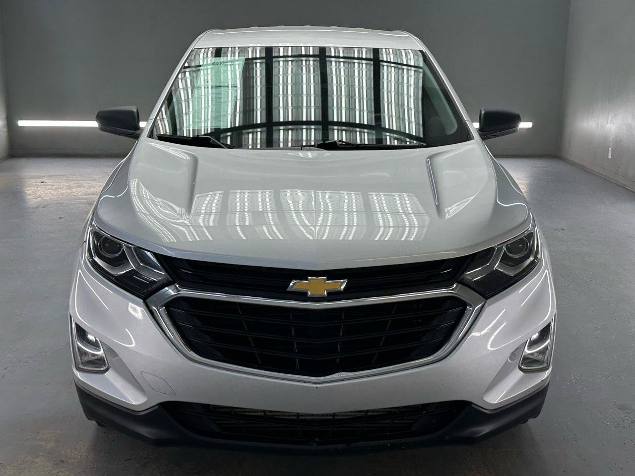 Used 2020 Chevrolet Equinox LS w/ LS Convenience Package FWD image 2