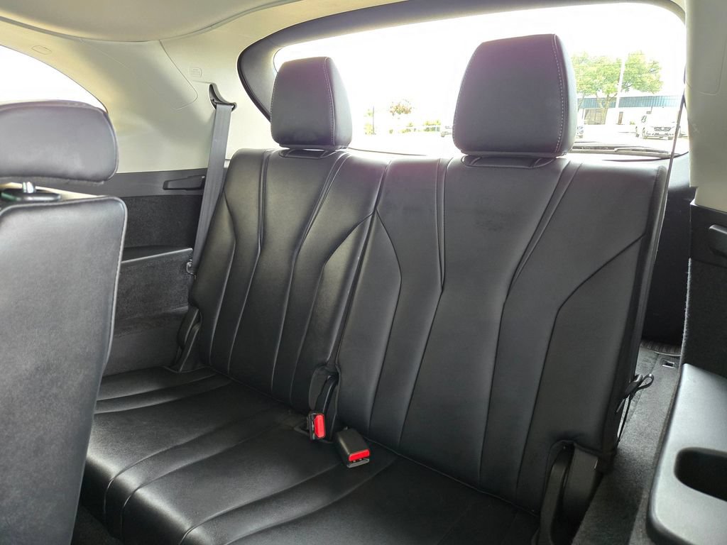 Used 2023 Acura MDX w/ Technology Package FWD image 16