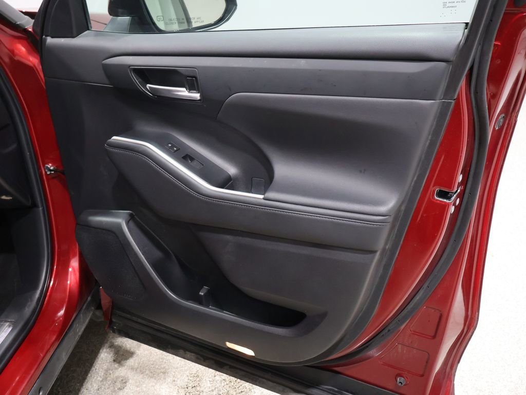 Used 2024 Toyota Highlander XLE image 26